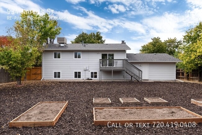 Building Photo - 934 Naples St