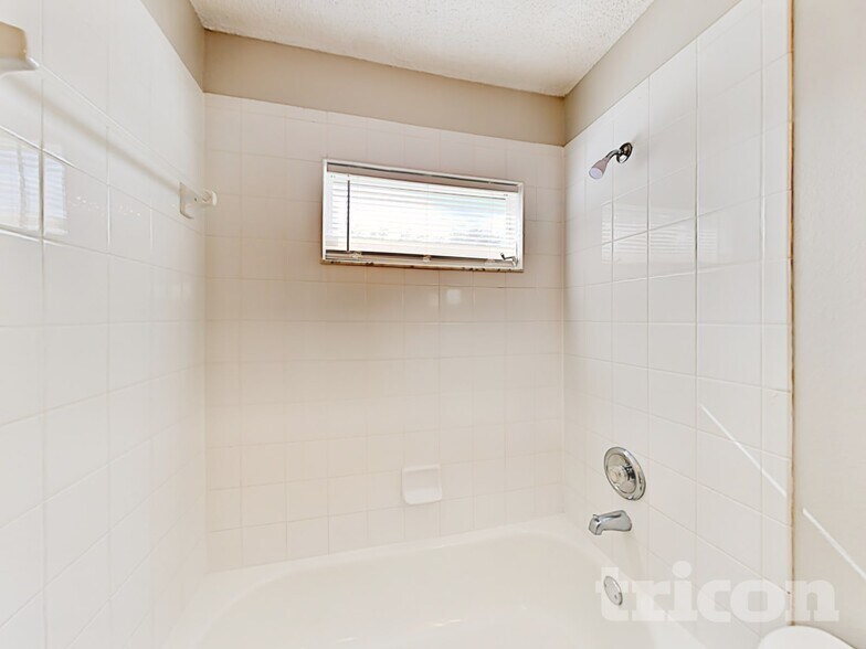 Building Photo - 4406 Tina Ln