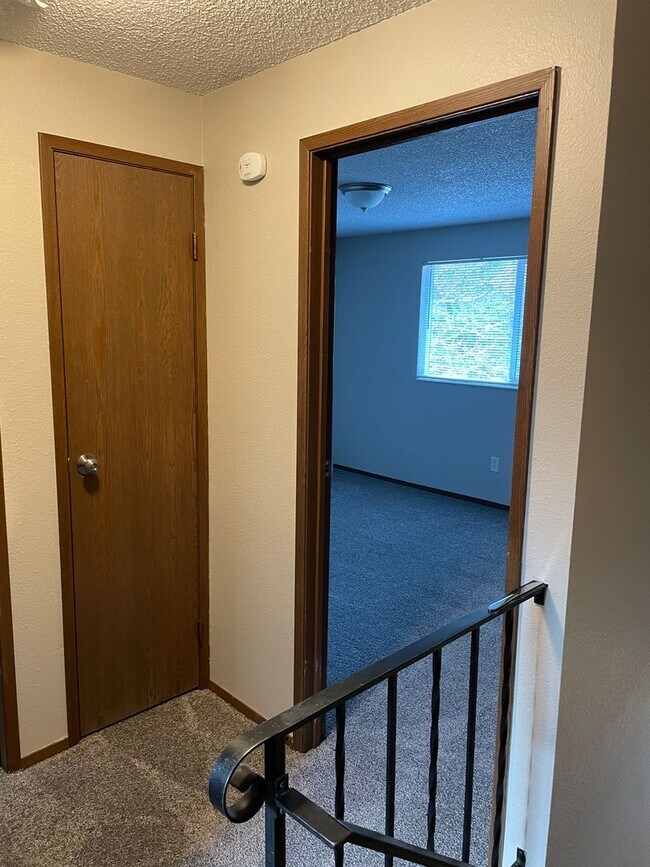 Building Photo - 9014 10th Pl SE