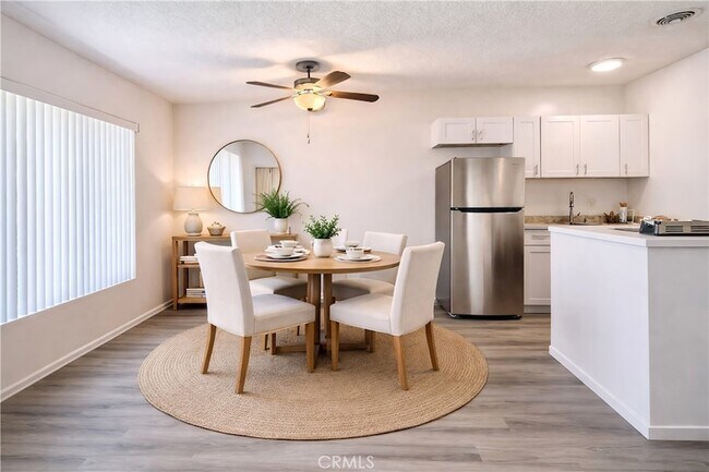 Building Photo - 1820 W Sallie Ln