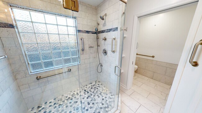 Building Photo - 3 Bedroom Condo in Kings Grant w/ Luxury Updates!