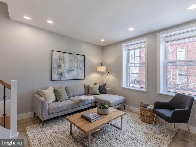 Building Photo - 672 N 19th St