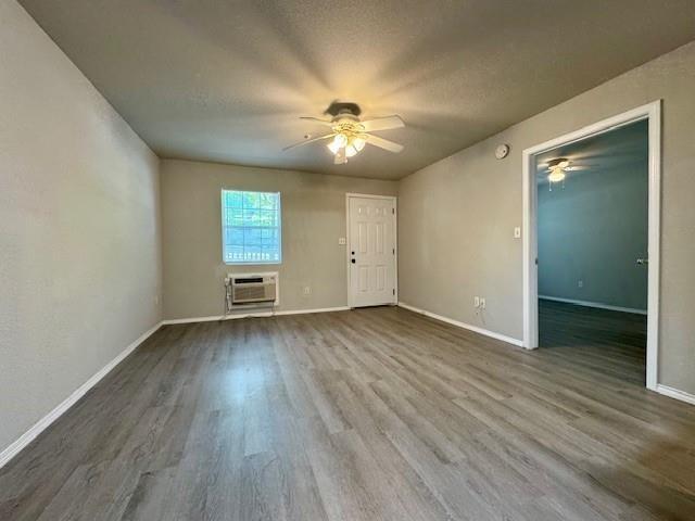 Building Photo - 944 N Storer Ave