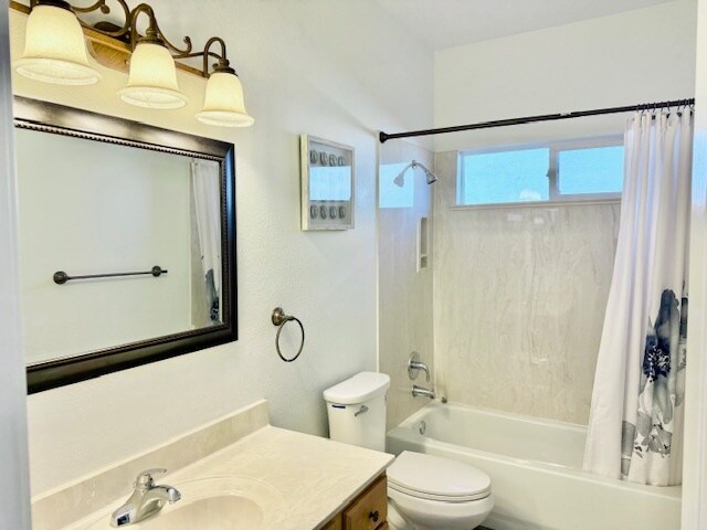 Building Photo - 1199 Mirador Loop N E