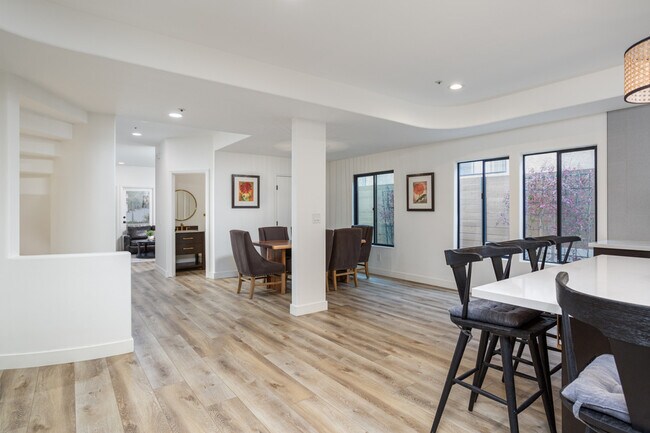 Building Photo - 162 Avenida Florencia