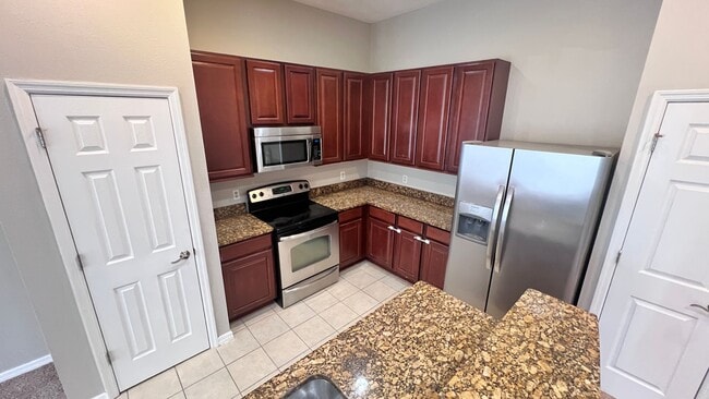 Building Photo - Beautiful 3/2 Townhouse Available !!