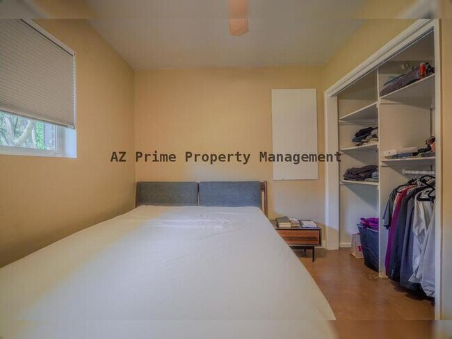 Building Photo - 351 E Encanto Dr