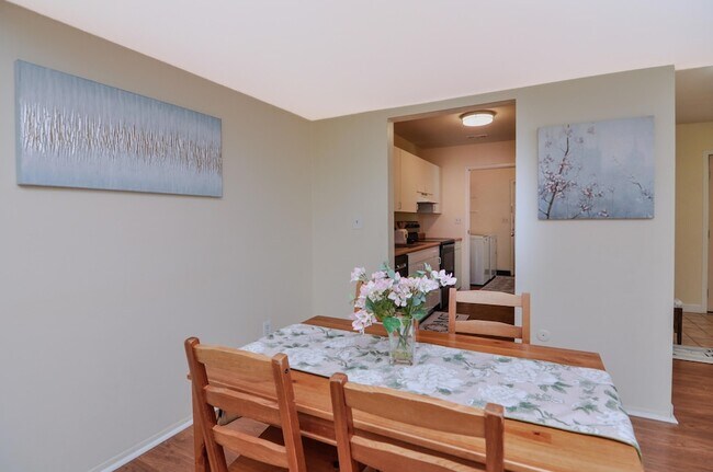 Building Photo - 609 Watersedge Dr