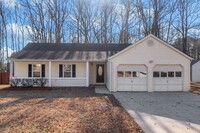 Building Photo - Lovely 3 BR / 2 Bath with Sunroom!