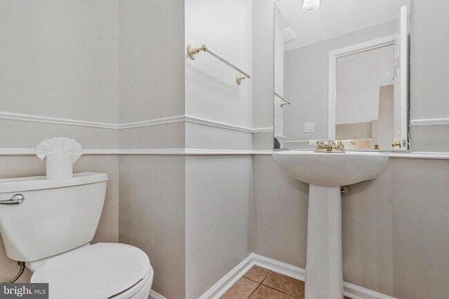 Building Photo - 2504 Woodrow Wilson Dr