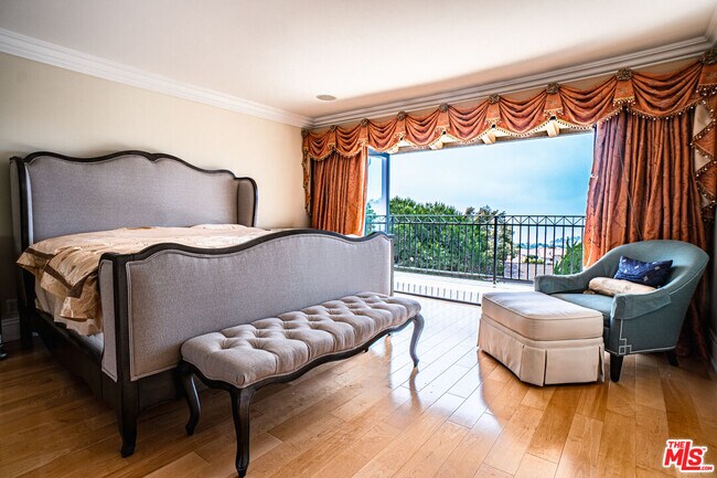 Building Photo - 1312 Via Zumaya