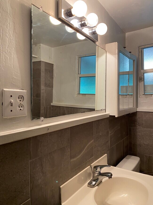 Building Photo - Cactus/Block - 2602