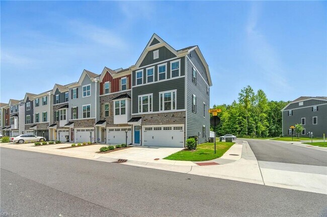 Building Photo - Newer Townhouse for lease