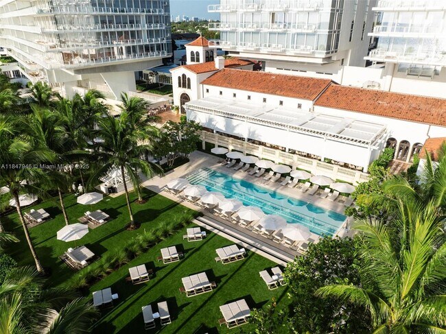 Building Photo - 9001 Collins Ave