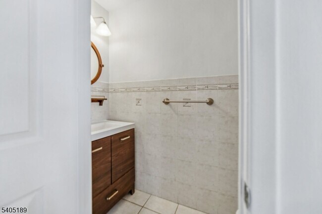 Building Photo - 30 Sanford Ave