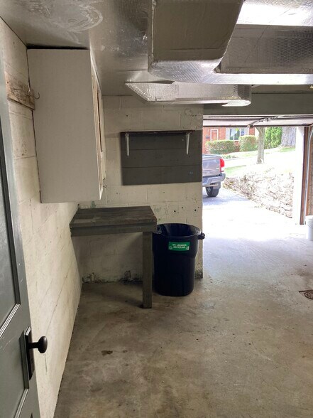 Building Photo - 709 Vallevista Ave