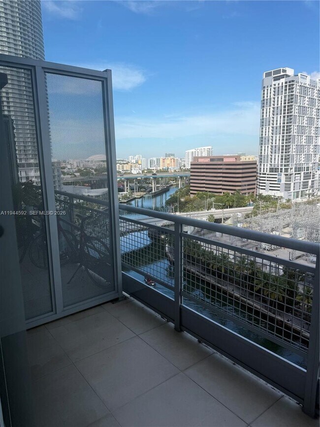 Building Photo - 690 SW 1st Ct