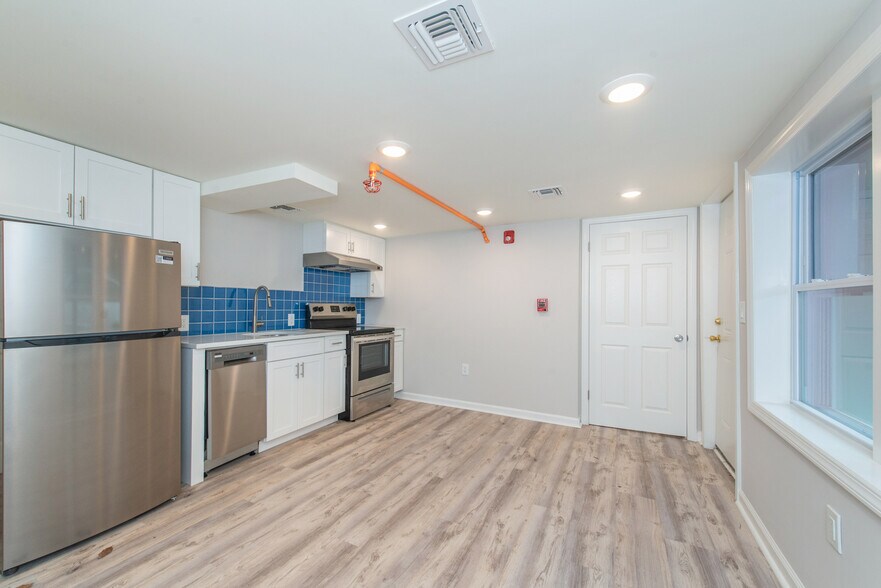 Building Photo - 161 Washington St