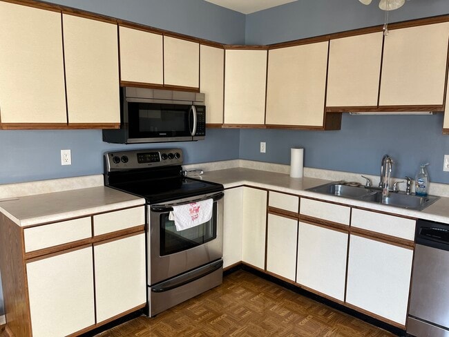 Kitchen - 103 Birdwood Ct