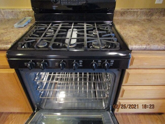 Building Photo - 3 bedroom 2 bathroom at the End of the cul-de-sac Home with RV Parking