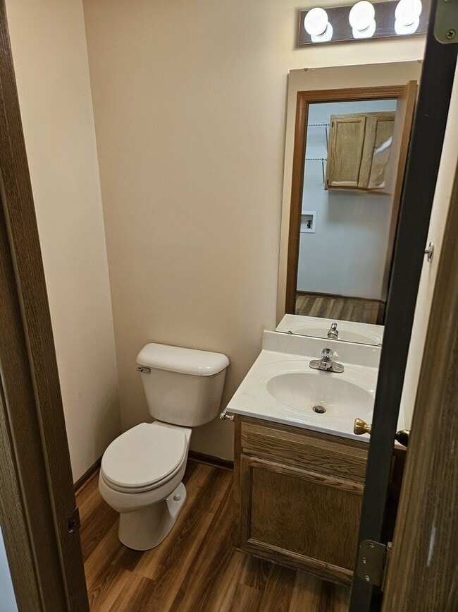 Building Photo - 879 Lewis St