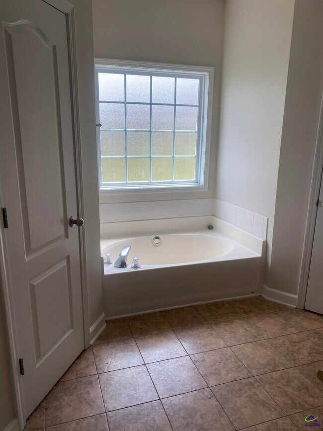 Building Photo - 131 Huntley Dr