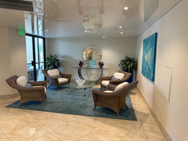 Building Photo - 5420 N Ocean Dr