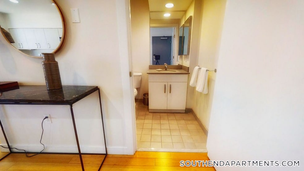 Building Photo - 601 Albany St