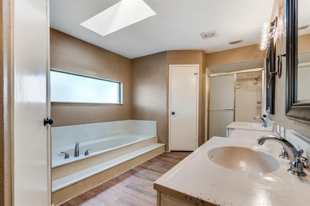 Building Photo - 801 Wood Glen