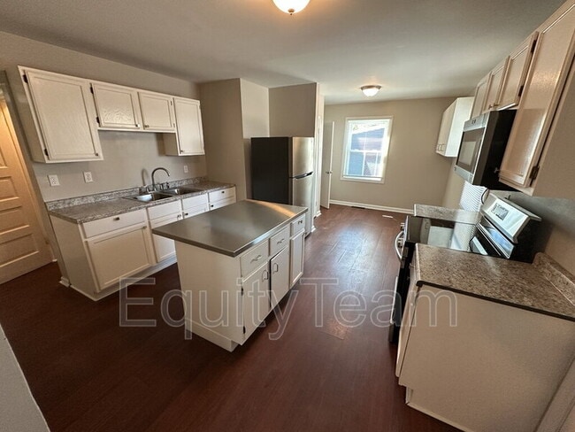 Building Photo - 625 Symmes Ave