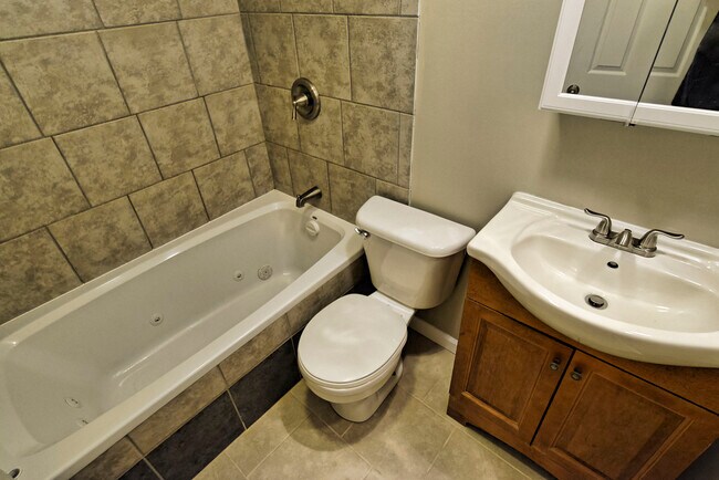 Building Photo - 2635 Netherton Dr