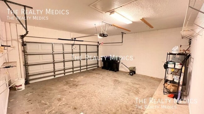 Building Photo - 7823 Fernleaf Dr