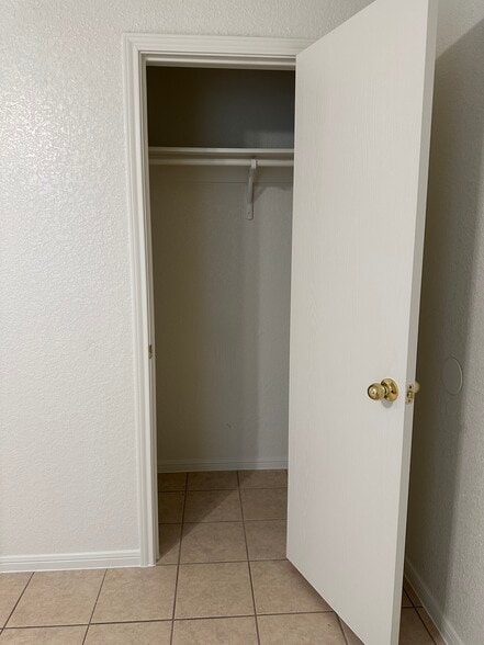 Building Photo - 409 Justin Ln