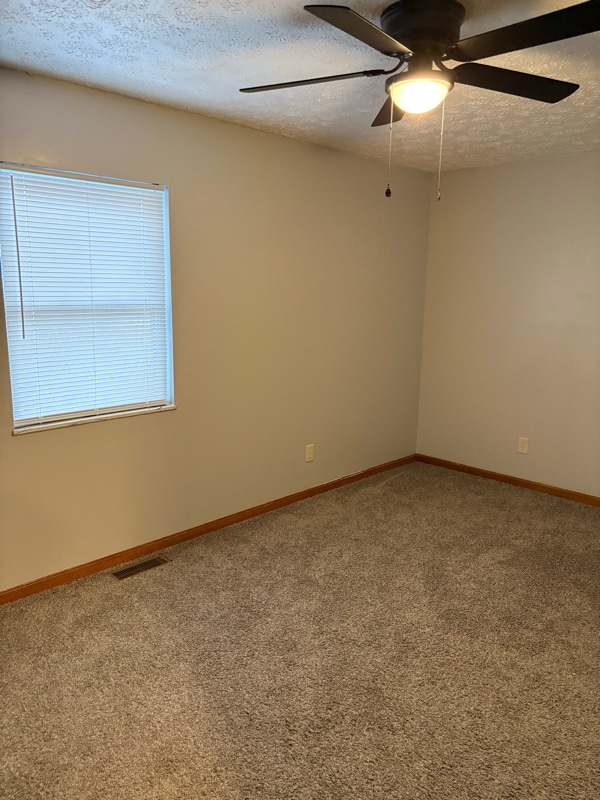 Building Photo - 1112 1/2 Hocking Rd