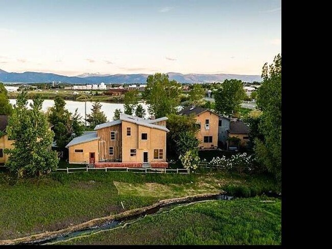 Building Photo - Rare beauty and the essence of Bozeman