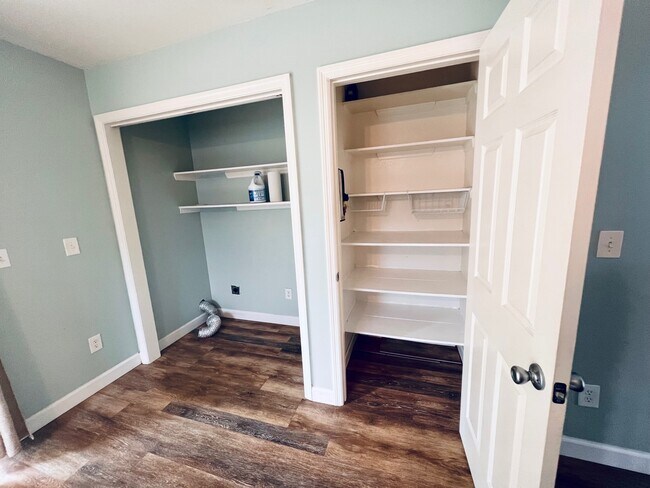 Building Photo - 128 Meadowland Dr