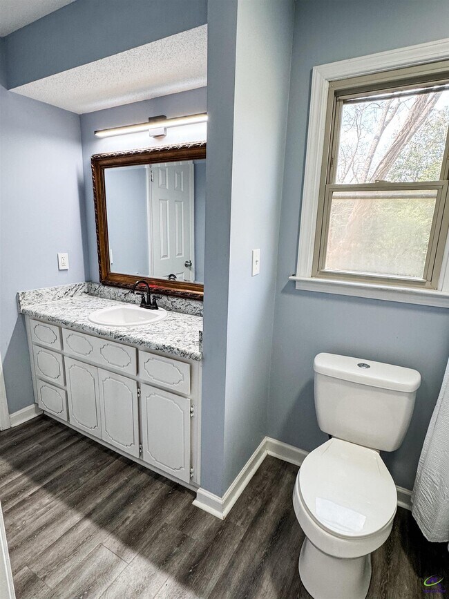 Building Photo - 2108 Marshallville Rd