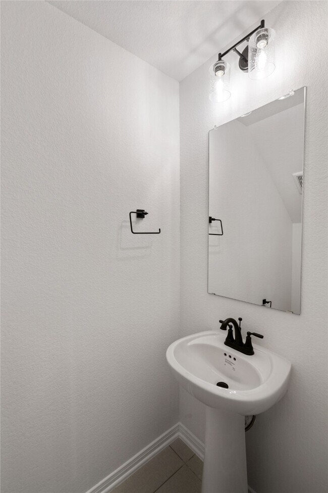 Building Photo - 631 Silver Pear Ct