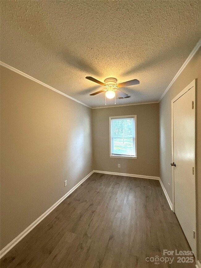 Building Photo - 609 W Davidson Ave