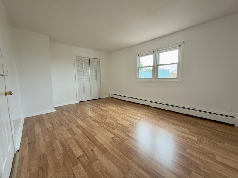 Building Photo - 215 Seaview Ave