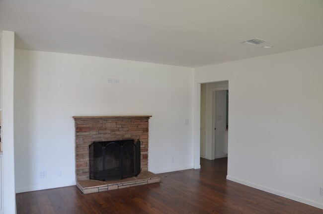 Building Photo - 22126 Del Valle St
