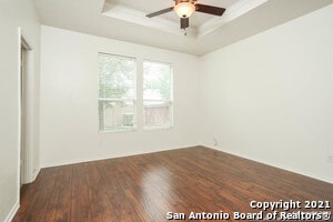 Building Photo - 8947 Oakwood Park