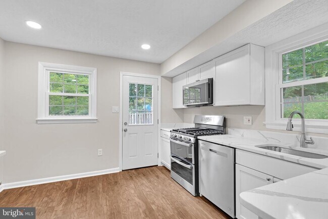 Building Photo - 3009 S Hill St