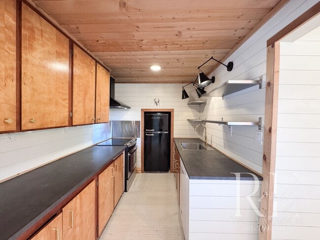 Building Photo - Chic Farmhouse Vibes in Charming Suquamish...