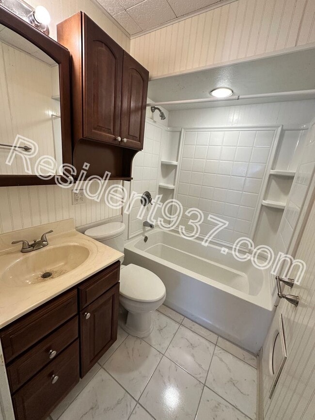 Building Photo - 3 Bed 1 Bath Home