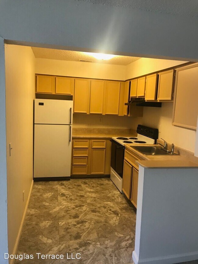 Building Photo - 3000-3120 Douglas Ave