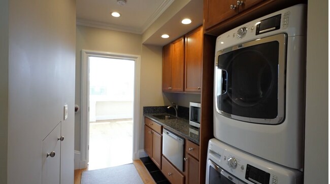 Building Photo - 214 Commonwealth Ave