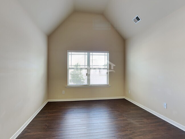 Building Photo - 160 Summit Point Dr