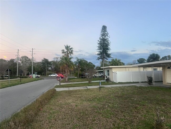 Building Photo - 2495 Baywood Dr E