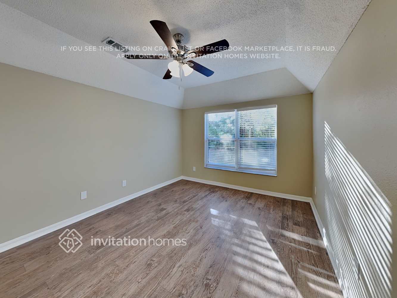 Building Photo - 4204 Forest Island Dr